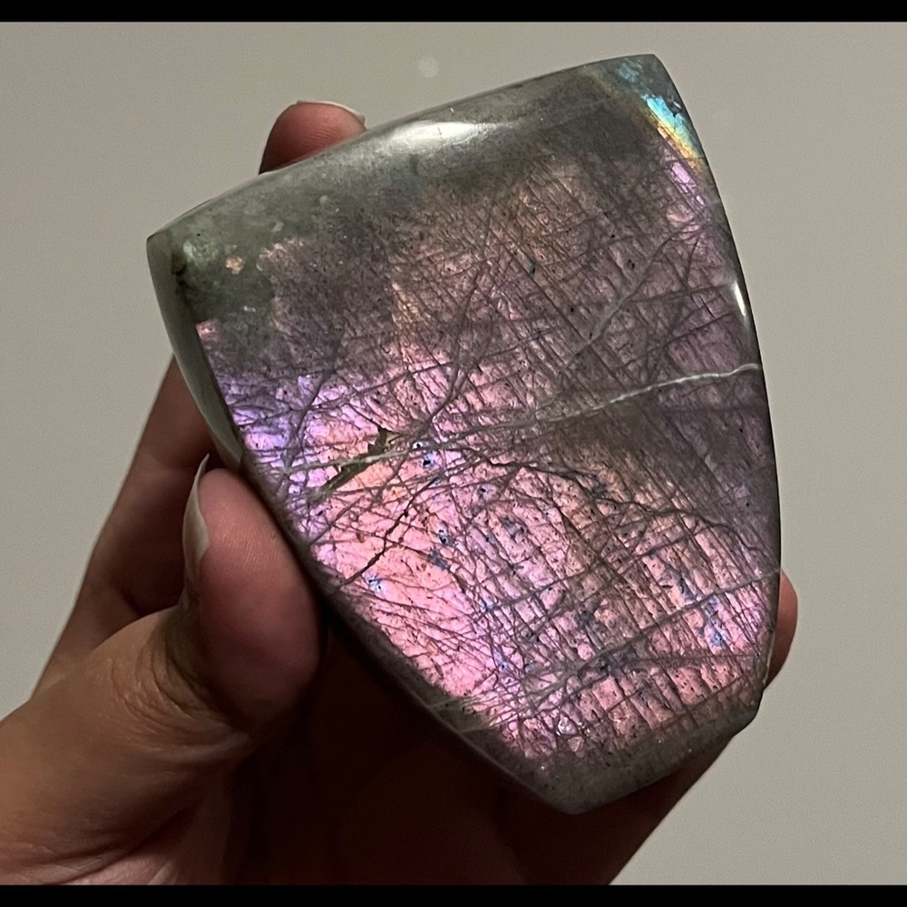 (RELISTED) OOAK Raspberry-Kiss Labradorite Freeform 💋 - Picture 14 of 15